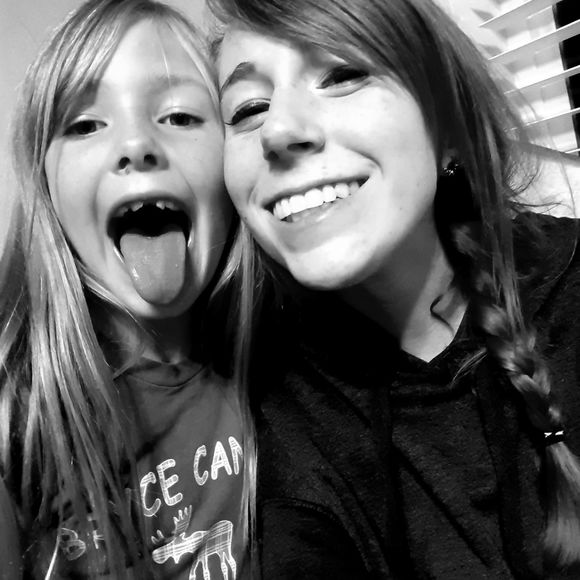 Meet your Posher, Tanya - Picture 1 of 3